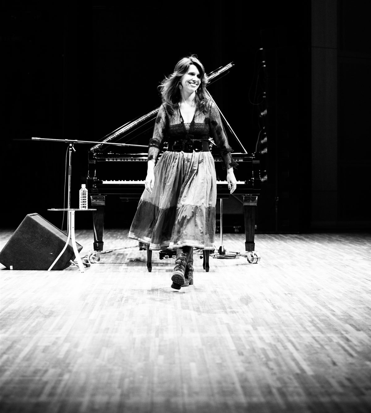 Nora Sarmoria en el piano